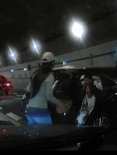 广州一男孩跪地拦车救母感动全网<strong></p>
<p>atom币</strong>，妈妈回应：哭着看完视频，“没有想到孩子这么爱我”