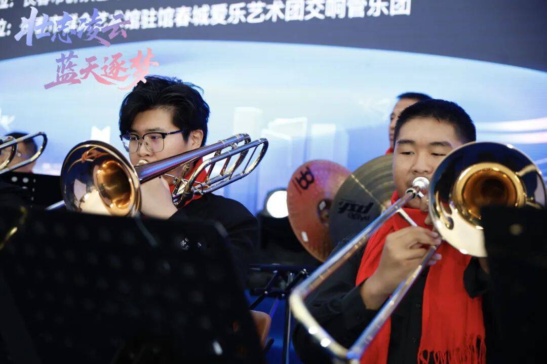 DNA彻底动了！全场跟唱<strong></p>
<p>atom币</strong>，这氛围太顶了！