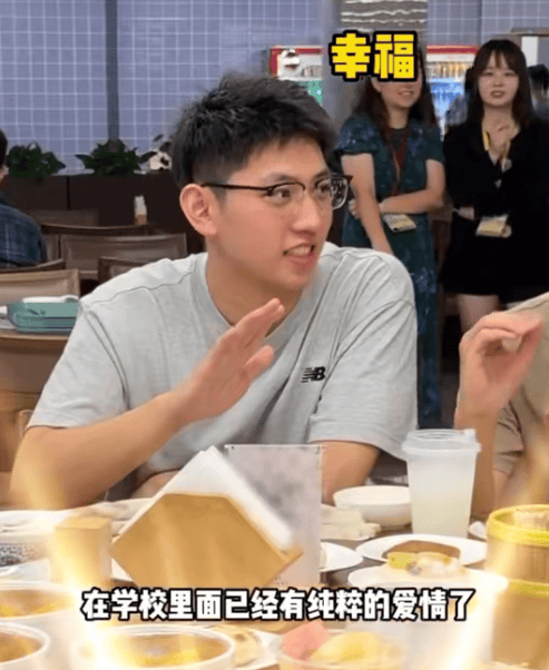 知名男歌手突然现身陌生人婚礼<strong></p>
<p>atom币</strong>，并随礼999元！