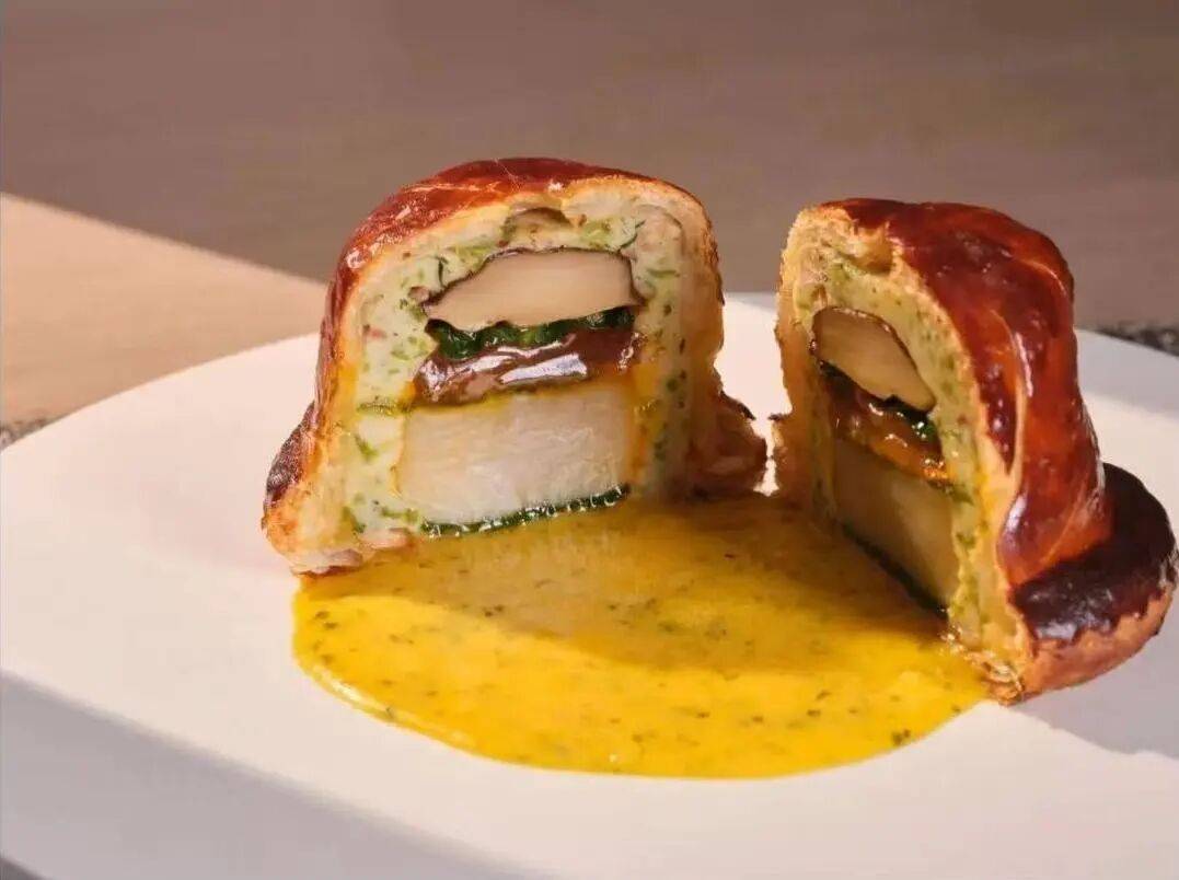 精致餐饮<strong></p>
<p>atom币</strong>，以饭封神 | 商业头条No.94