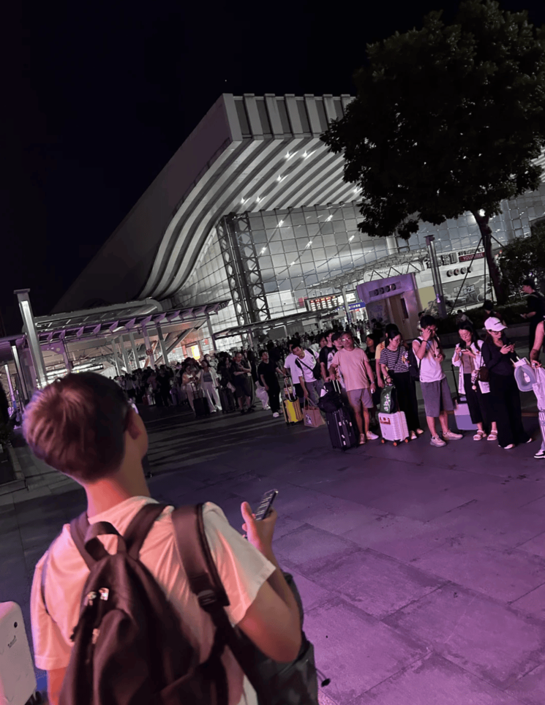 深圳北站凌晨返深被刷爆<strong></p>
<p>BCH</strong>！附近叫车超200人？别慌！公交地铁加班护送