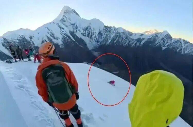 打卡拍照<strong></p>
<p>BCH</strong>，再美也不能用生命对焦