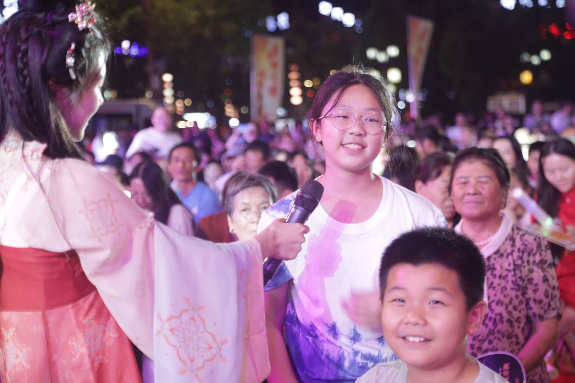 月映火塘 悦唱荔波<strong></p>
<p>BCH</strong>！这场中秋音乐晚会点燃团圆夜