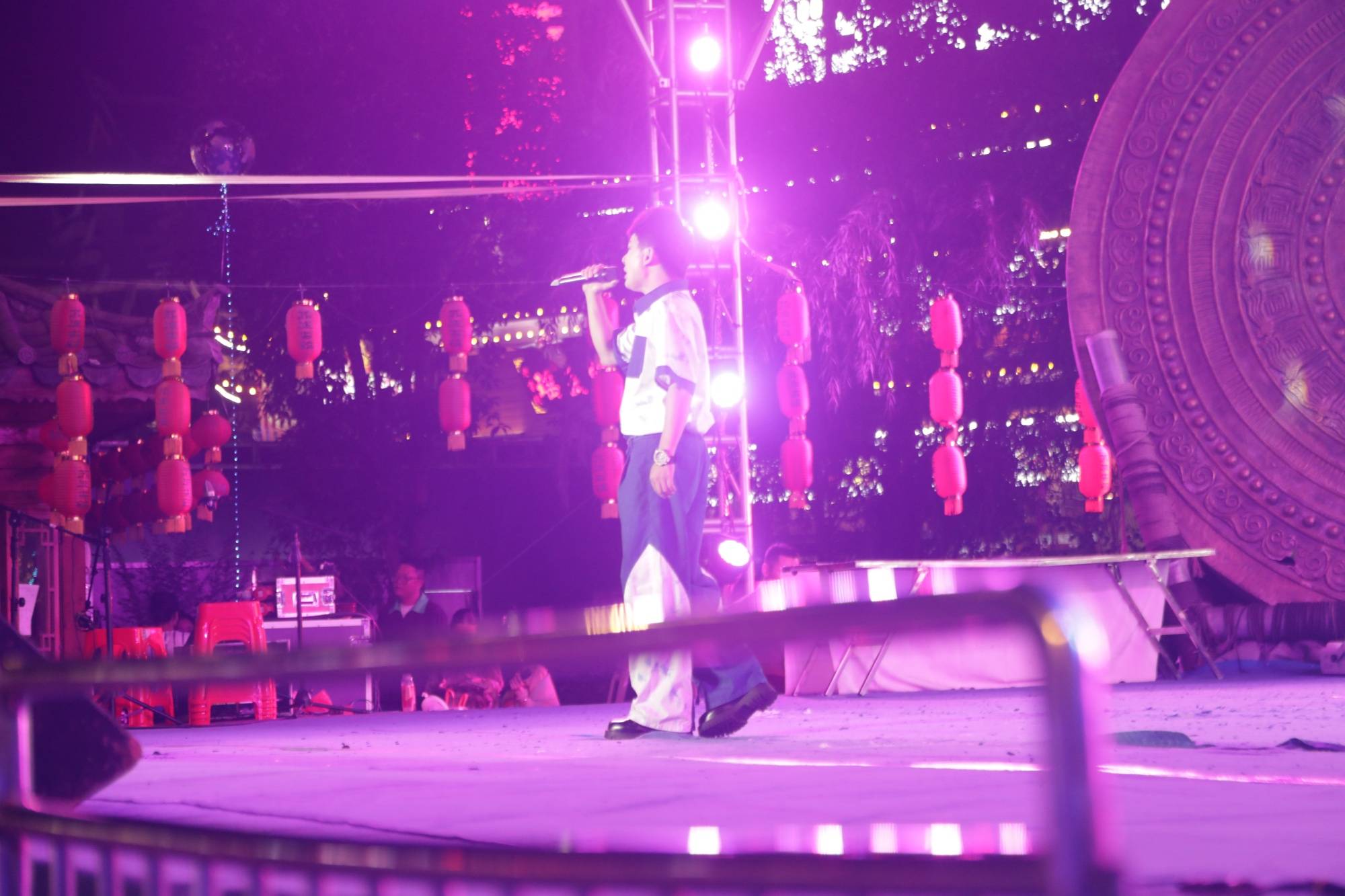 月映火塘 悦唱荔波<strong></p>
<p>BCH</strong>！这场中秋音乐晚会点燃团圆夜