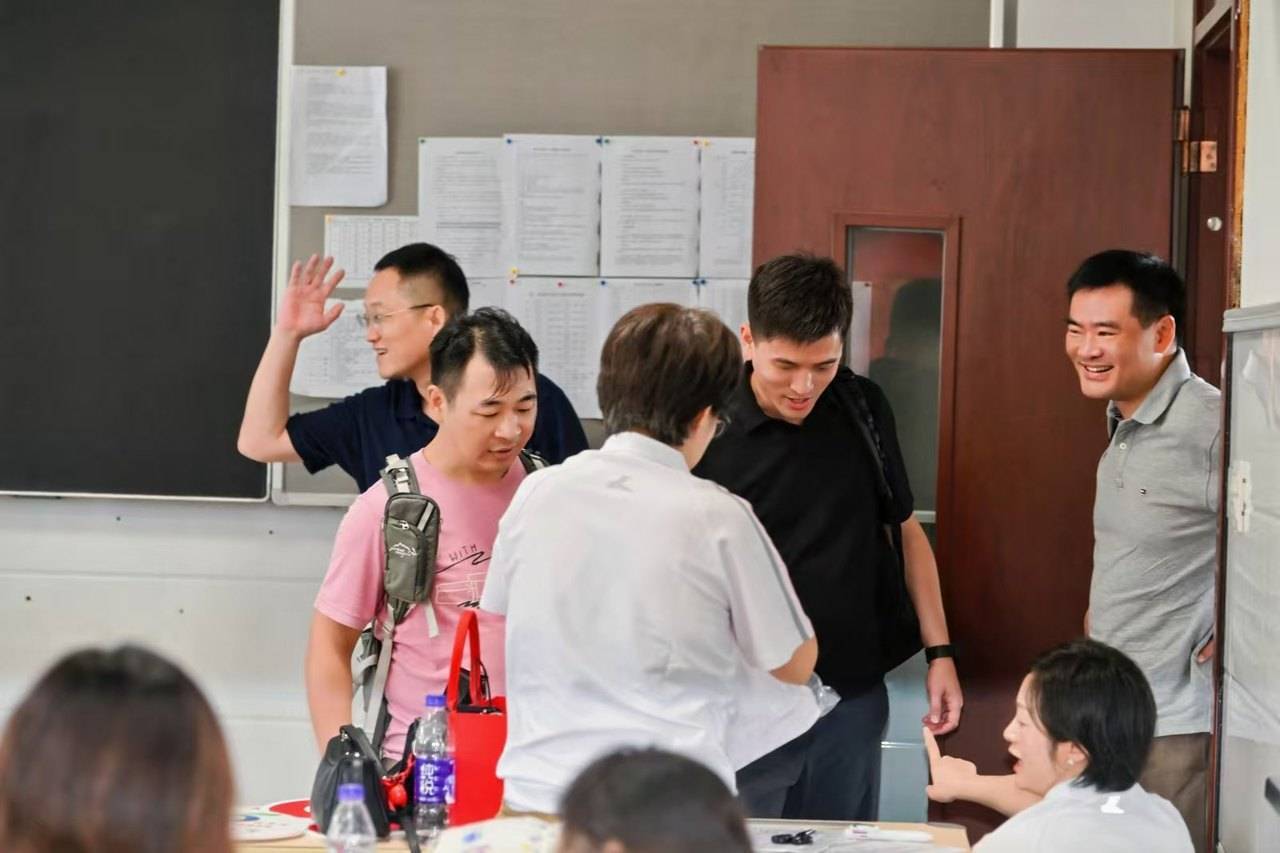 那个让老师骄傲的“调皮”班级！30年同学聚会<strong></p>
<p>bch价格</strong>，还伴有一封来自贵州的感谢信