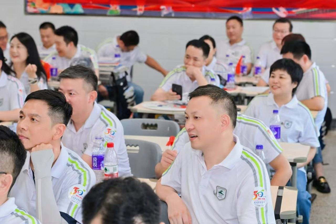 那个让老师骄傲的“调皮”班级！30年同学聚会<strong></p>
<p>bch价格</strong>，还伴有一封来自贵州的感谢信