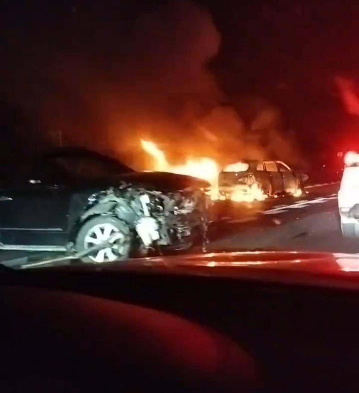 深南高速一车祸致2死3伤<strong></p>
<p>bch价格</strong>，一位目击者称车上有甩棍没有当场施救，事后得知两人死亡他“觉得好惭愧”