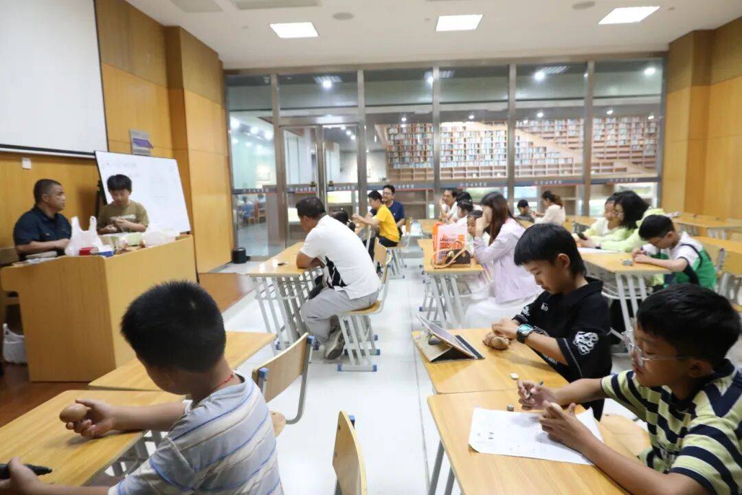 金坛图书馆国庆中秋活动精彩回顾 | 举国同欢庆<strong></p>
<p>bch价格</strong>，月满聚中秋