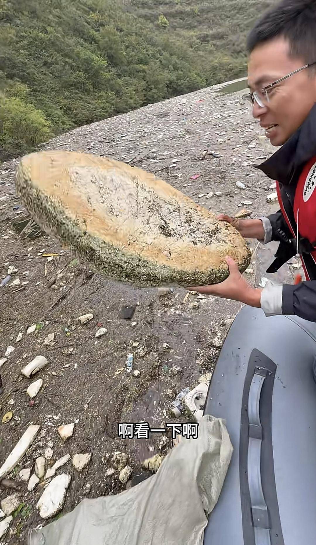 网友曝光洛阳一水库漂浮大量垃圾 当地回应：正在处理