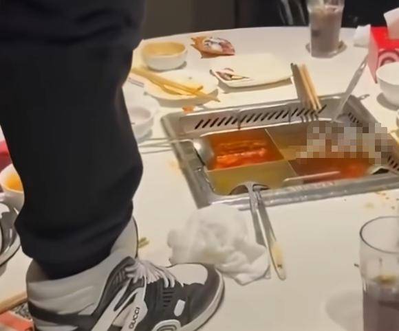 海底捞小便事件判决生效：两名17岁男孩家长赔偿220万元<strong></p>
<p>bch最新价格</strong>，此前海底捞索赔2300万元