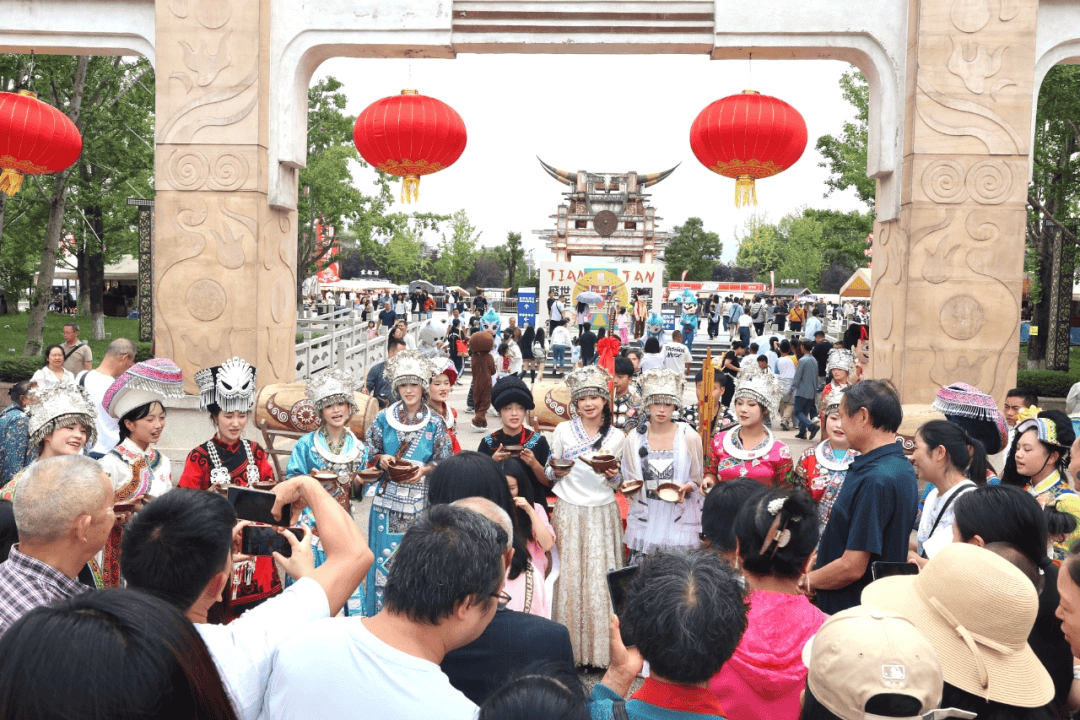 同比增长27%<strong></p>
<p>bch最新价格</strong>！双节假期天河潭景区接待游客超21万人次