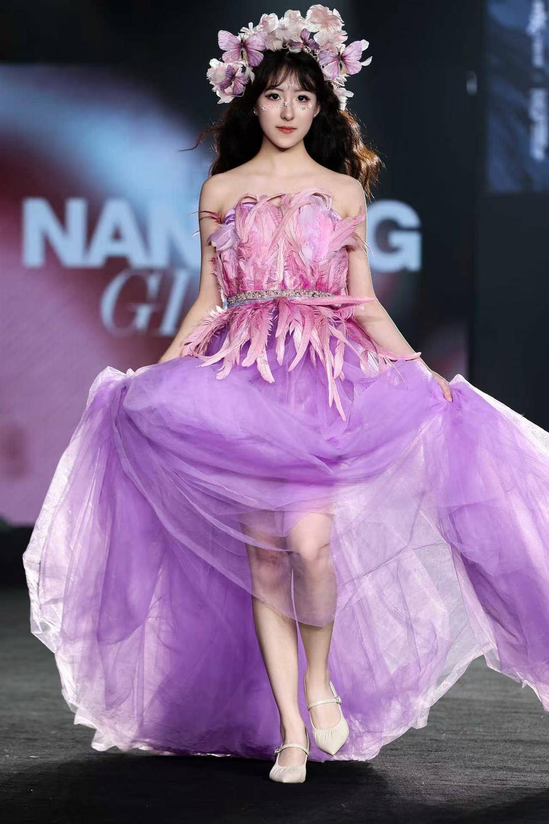 非遗惊艳、萌娃抢镜、大码模特出圈<strong></p>
<p>DAI</strong>！南京国际时尚周看点太密