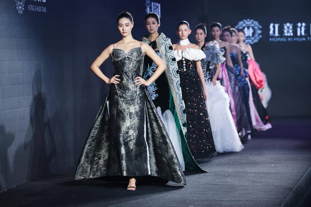 非遗惊艳、萌娃抢镜、大码模特出圈<strong></p>
<p>DAI</strong>！南京国际时尚周看点太密