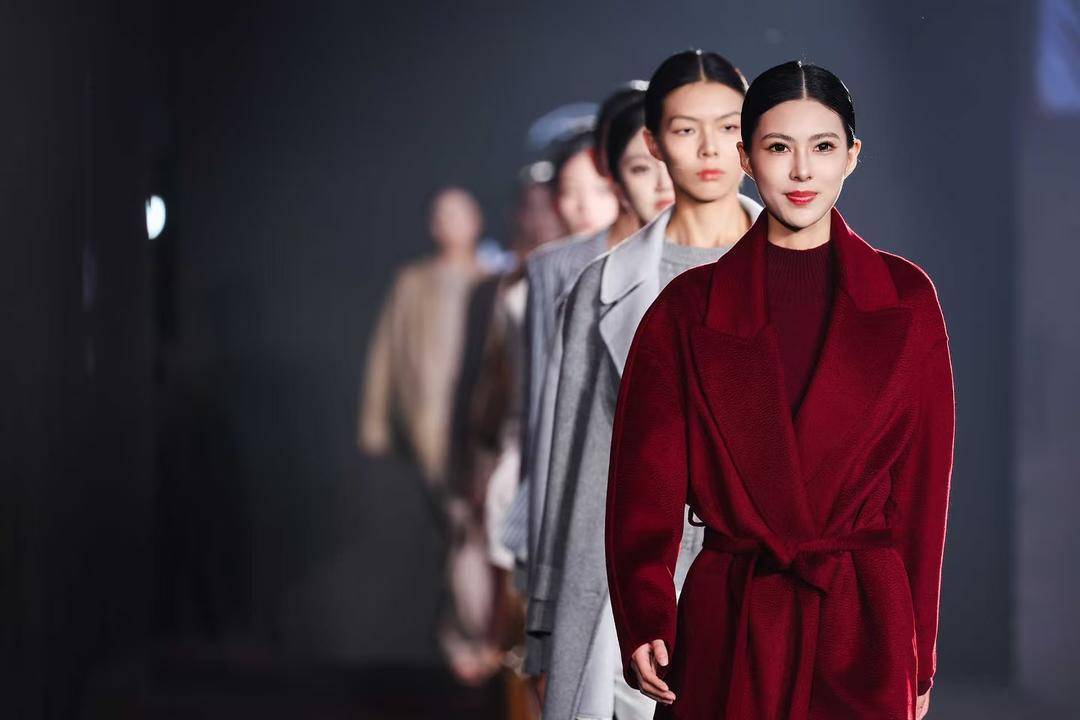 非遗惊艳、萌娃抢镜、大码模特出圈<strong></p>
<p>DAI</strong>！南京国际时尚周看点太密