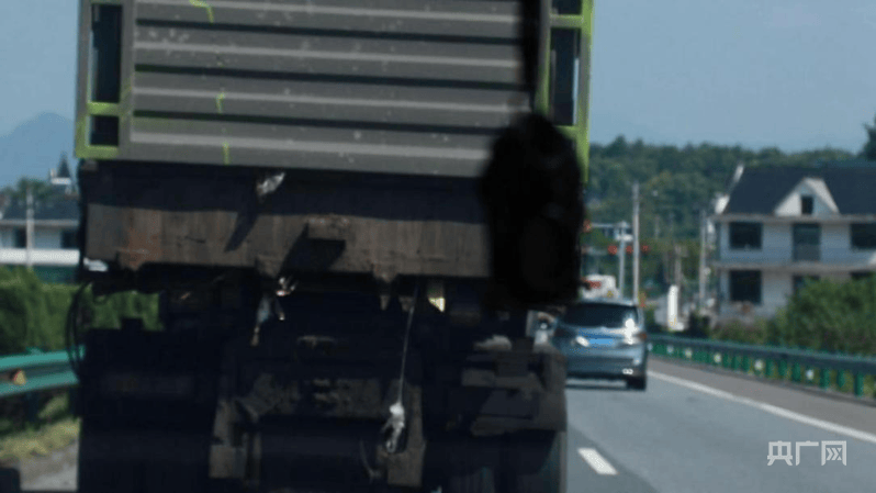 中央安全生产考核巡查组在江西玉山明查暗访发现：客运隐患突出<strong></p>
<p>dot</strong>，垃圾清运车问题频发