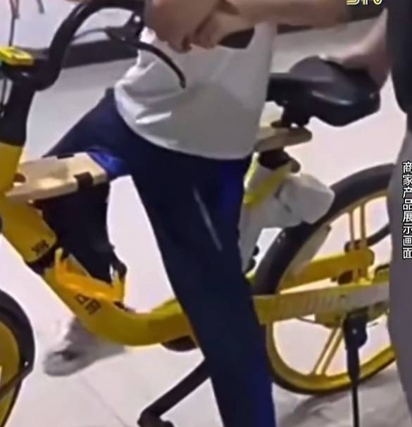 看着都疼<strong></p>
<p>FIL</strong>！上海街头一男子突然求助：10岁女儿被死死卡住！这个行为太危险→