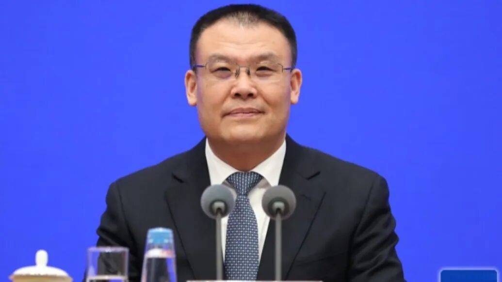 财政部副部长王东伟履新安徽省委常委<strong></p>
<p>FIL</strong>，河南唐河人