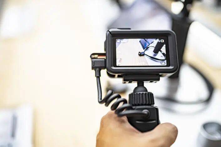 硬刚“背刺”争议<strong></p>
<p>FIL</strong>，大疆为何主动降价？