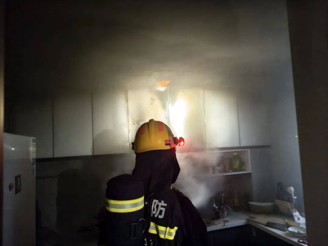 以案为鉴 | 家中起火前<strong></p>
<p>FIL</strong>，他们都曾接到一通电话……