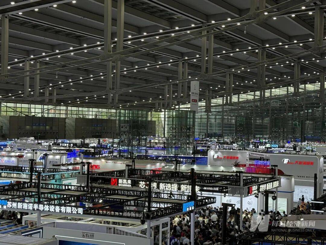 “我们特地赶早来的<strong></p>
<p>FIL</strong>,你们的光刻机在哪里?”深圳一家成立才几年的公司,今天爆火!