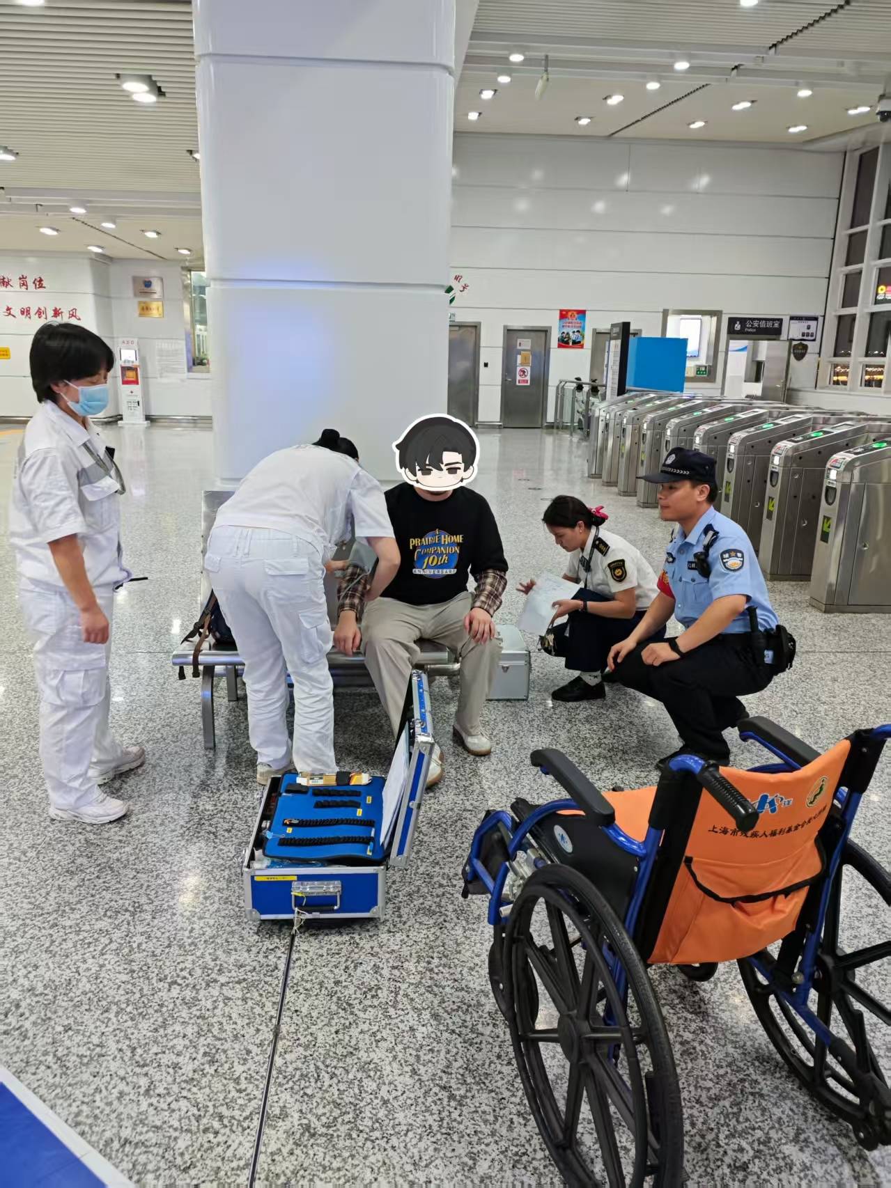 旅客长沙下飞机欲乘坐磁浮列车往城区找朋友<strong></p>
<p>fil今日行情</strong>，突发呼吸不畅，民警与医护人员接力救援