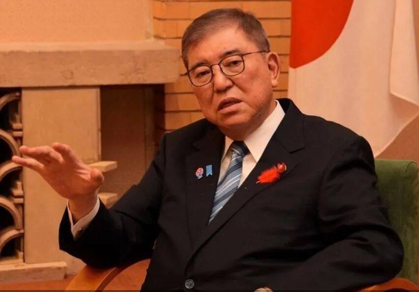 石破茂卸任当天<strong></p>
<p>fil价格</strong>,离开官邸时笑得合不拢嘴;此前吐槽当首相太累,没多少让人开心的事情