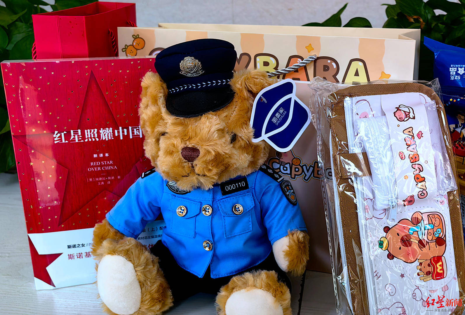 初二男生捡到1.4万余元现金<strong></p>
<p>fil价格</strong>，淡定拍视频后报警物归失主，民警送“奖”到校园