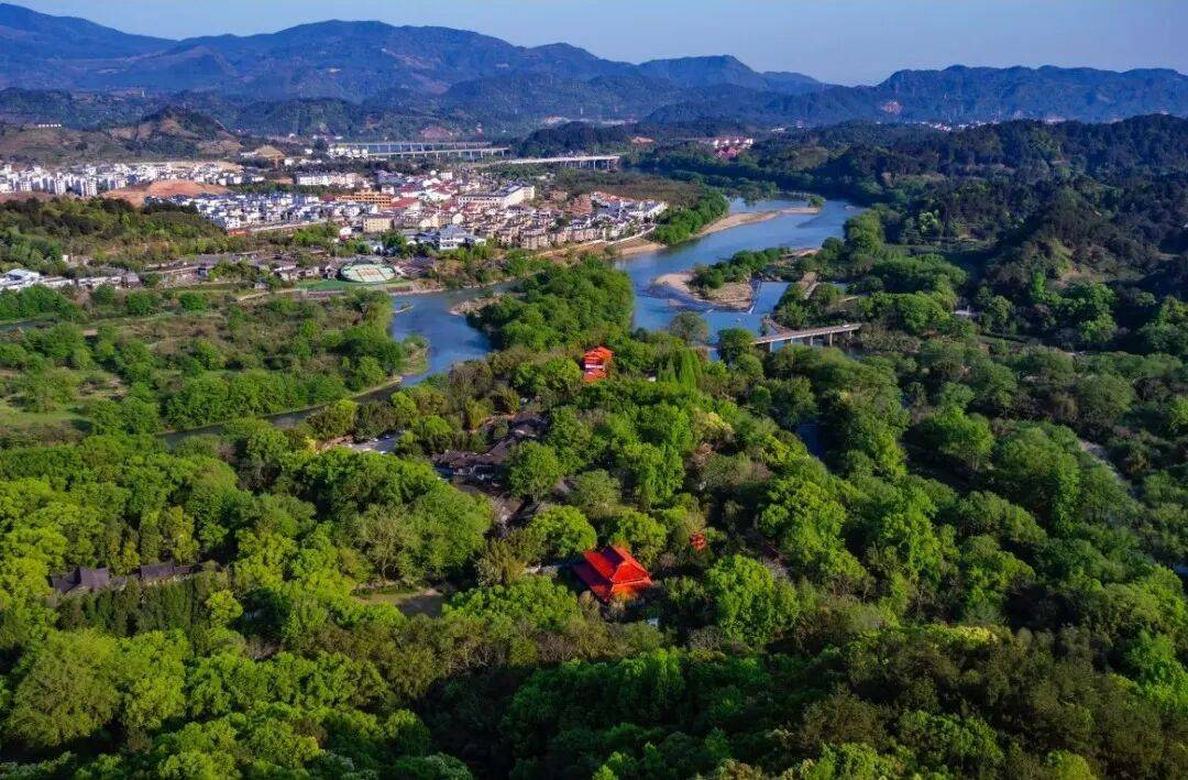 为什么年轻人迷上了爬山？ | 秋高气爽<strong></p>
<p>fil价格</strong>，是时候出发了→