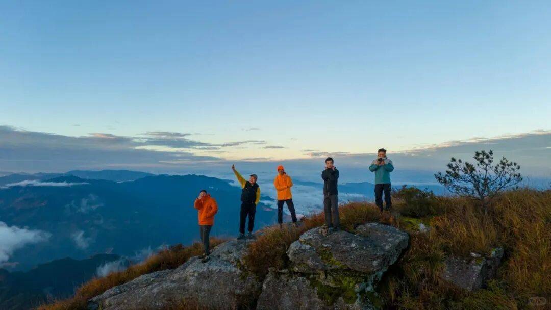 为什么年轻人迷上了爬山？ | 秋高气爽<strong></p>
<p>fil价格</strong>，是时候出发了→