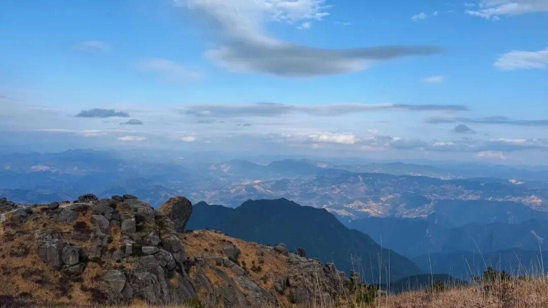 为什么年轻人迷上了爬山？ | 秋高气爽<strong></p>
<p>fil价格</strong>，是时候出发了→