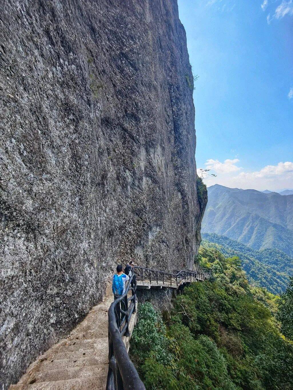 为什么年轻人迷上了爬山？ | 秋高气爽<strong></p>
<p>fil价格</strong>，是时候出发了→