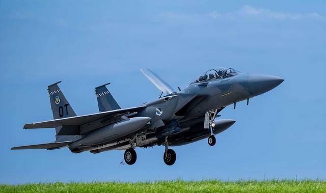 印尼买歼-10又生变<strong></p>
<p>fil价格</strong>，90亿美元预算缩水到16亿，或考虑买退役战机