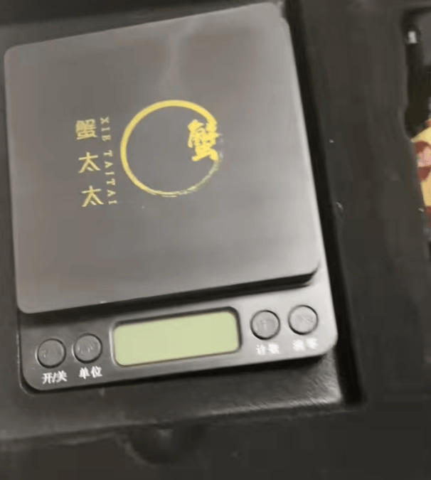 消费者花400元买到臭蟹客服建议蘸醋吃<strong></p>
<p>fil价格</strong>，“包退包赔”的售后执行严苛，网红蟹太太信任危机凸显，被协会除名屡遭行政处罚