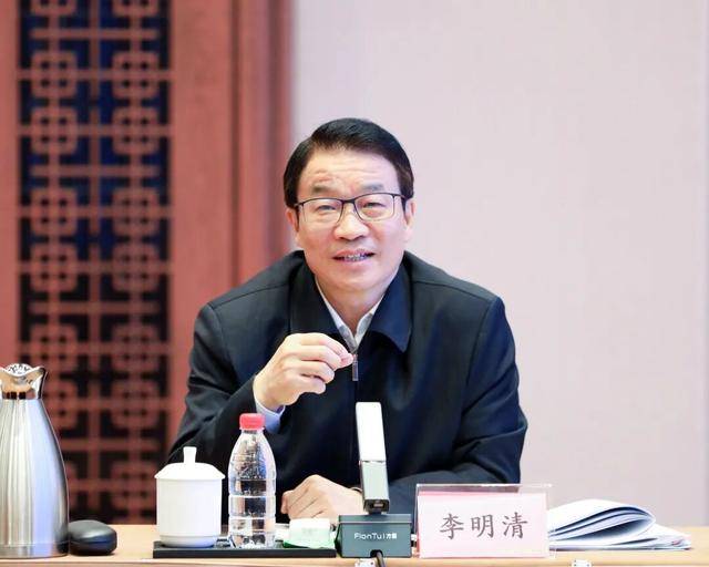 中央批准<strong></p>
<p>FIl暴跌</strong>，陈新武、张伟履新职