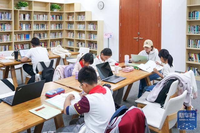 江苏苏州：建设邻里中心 打造家门口的幸福场景