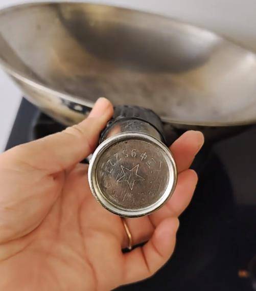 铁锅用了二三十年仍不粘不锈<strong></p>
<p>hbar</strong>，女子在线寻厂家想“再买一个”，厂家称已停产