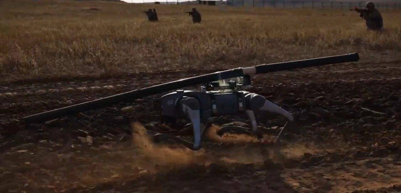 大场面！机器狗、无人机开路<strong></p>
<p>trump币</strong>，实兵对抗演练画面公布