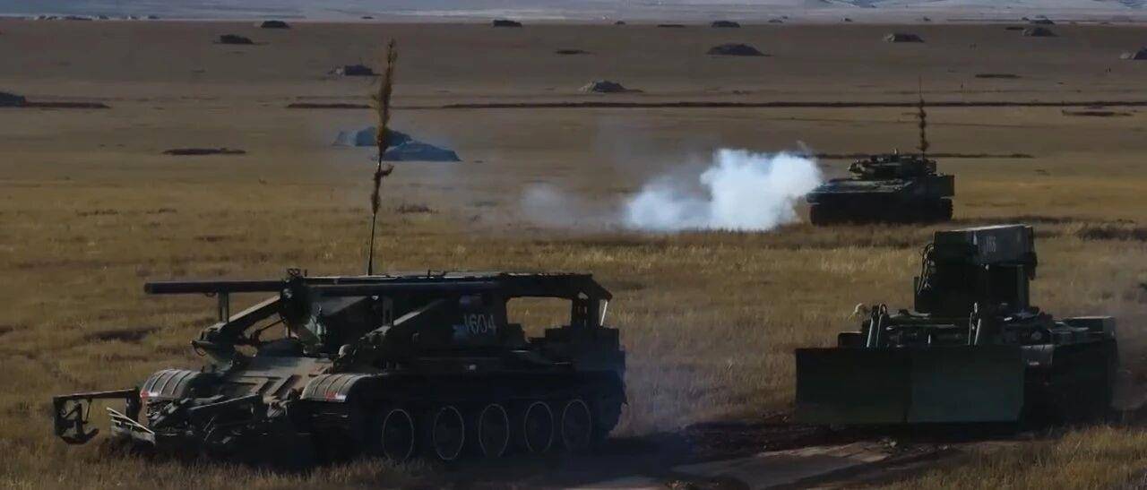 大场面！机器狗、无人机开路<strong></p>
<p>trump币</strong>，实兵对抗演练画面公布