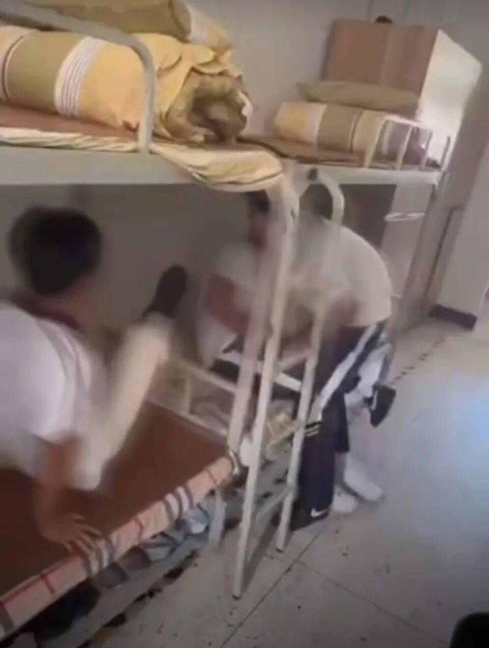 “男生在宿舍被多人殴打”视频疯传<strong></p>
<p>币圈Trump币</strong>！涉事学校通报