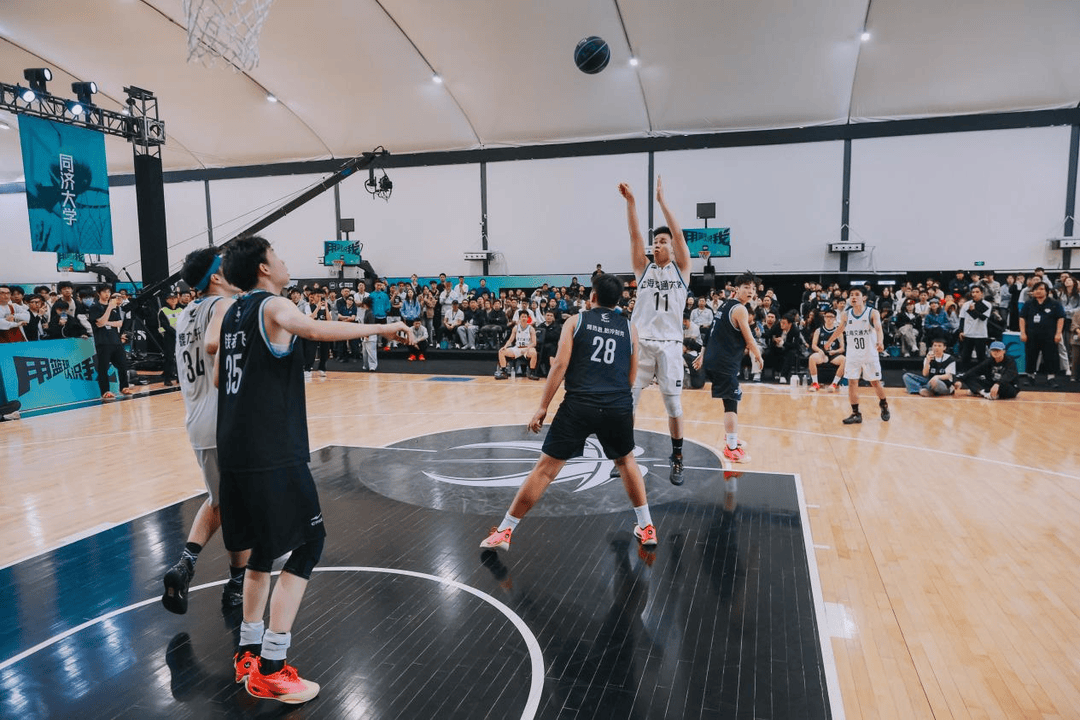 复旦、交大、同济等八大高校集结<strong></p>
<p>TRUMP币暴跌</strong>，得物App“新生杯”篮球赛首战上海