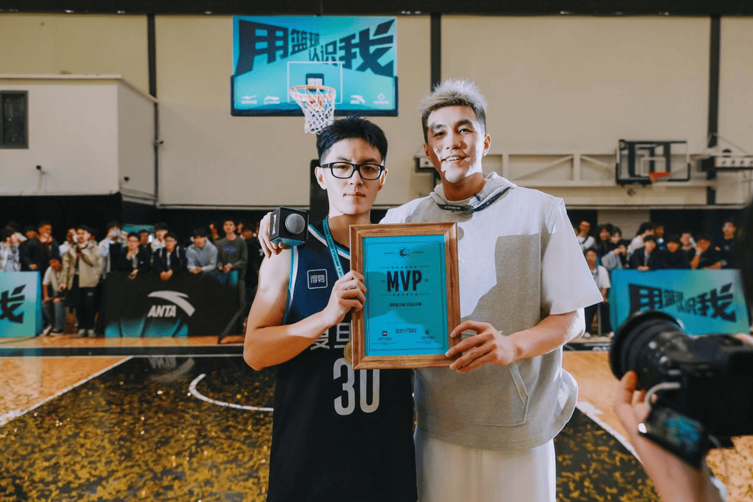 复旦、交大、同济等八大高校集结<strong></p>
<p>TRUMP币暴跌</strong>，得物App“新生杯”篮球赛首战上海