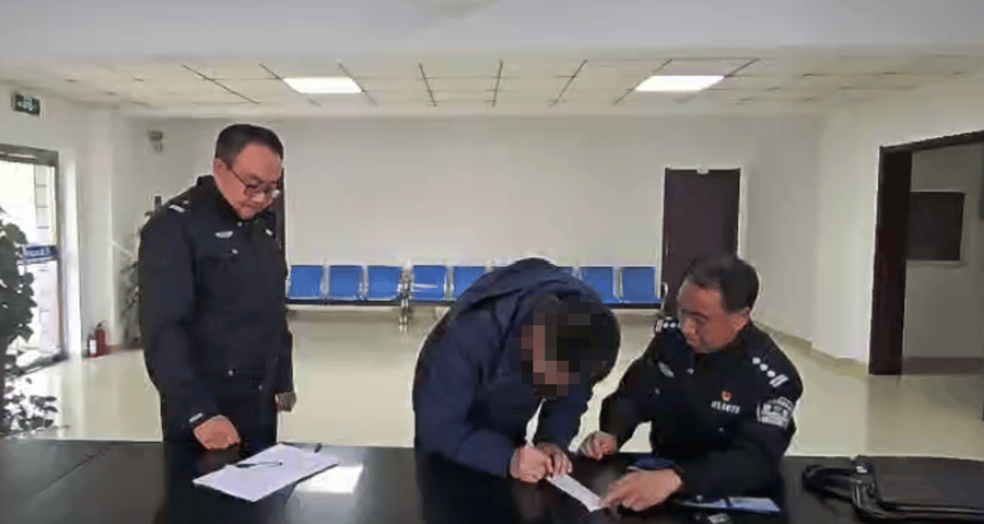 8人穿“警服”为婚礼开路?后续来了<strong></p>
<p>trump币价</strong>!