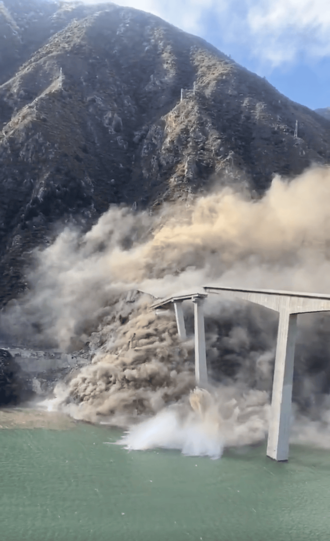 四川阿坝红旗桥为何垮塌<strong></p>
<p>trump币价</strong>？官方回应