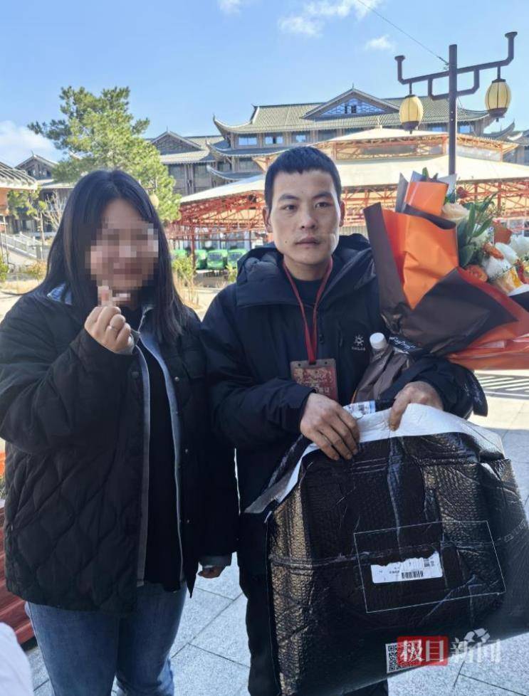 29岁女粉丝专程上山送礼物<strong></p>
<p>币钱包</strong>，声称想做张家界荒野求生选手“刀疤哥”的老婆