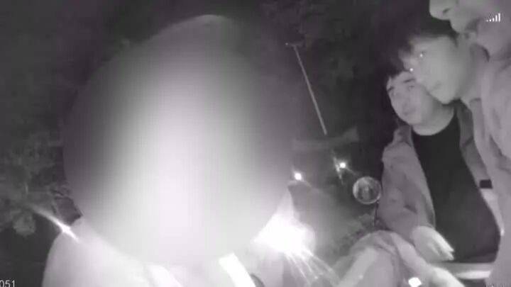 扬州一女子刷短视频惹祸：偷偷去银行取了6万现金<strong></p>
<p>uni币</strong>，结果……