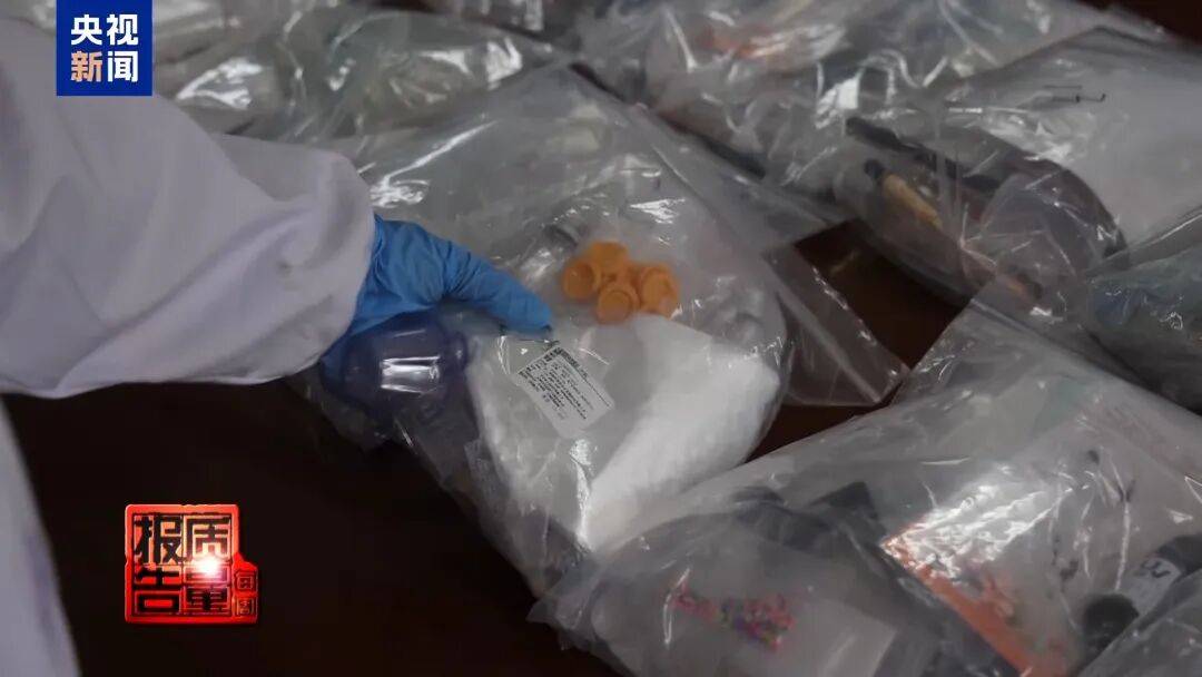 快扔掉！甲醛含量高出上限一倍多<strong></p>
<p>uni币</strong>，戴防毒面具也不行！