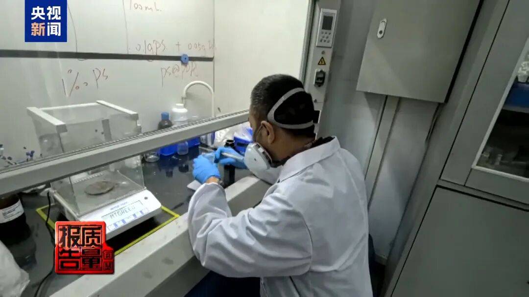 快扔掉！甲醛含量高出上限一倍多<strong></p>
<p>uni币</strong>，戴防毒面具也不行！