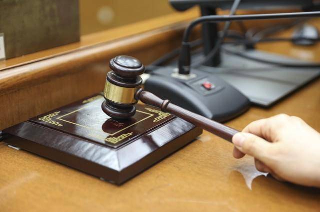 两死者均死于家中而非交通事故<strong></p>
<p>uni官网</strong>，定损员伙同他人骗保120余万收54万“感谢费”，法院改判了