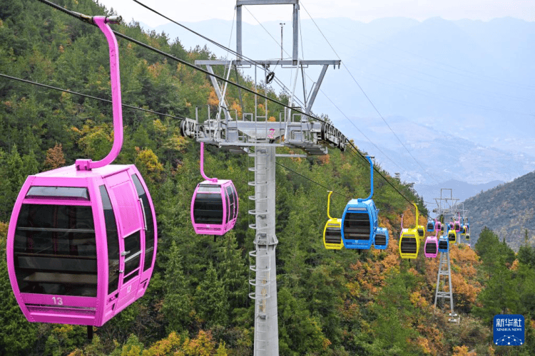 重庆巫山:初冬美景引客来