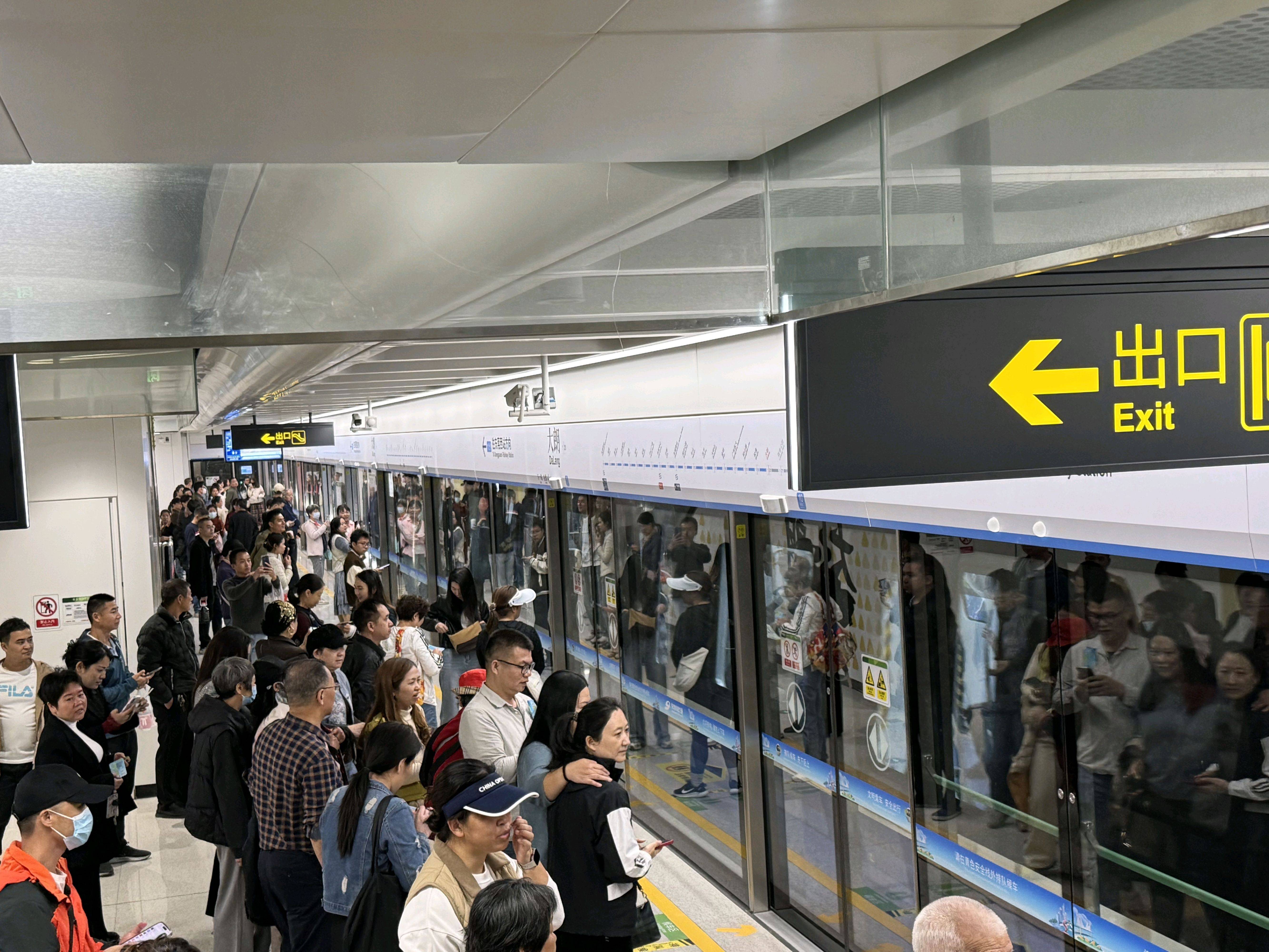 东莞地铁1号线试乘首日<strong></p>
<p>vet</strong>，大朗4站“沸腾”了